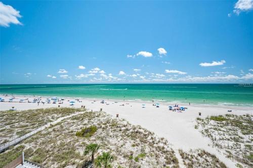 Oceanfront View of Madeira Beach, Steps to the Beach - Madeira Norte Condo in St Pete Beach, USA