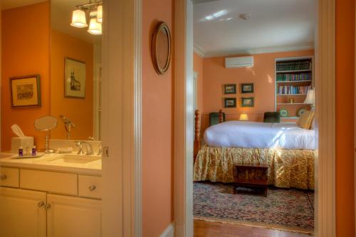 Francis Malbone House - main image