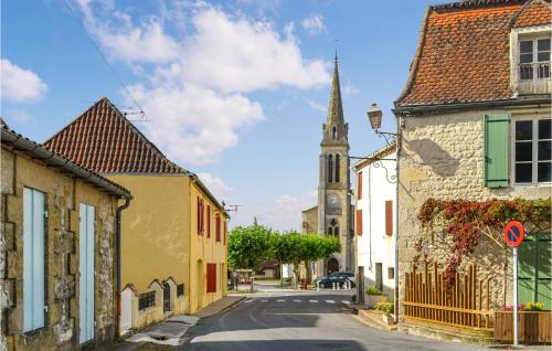 Cozy Home In Saussignac With Kitchen