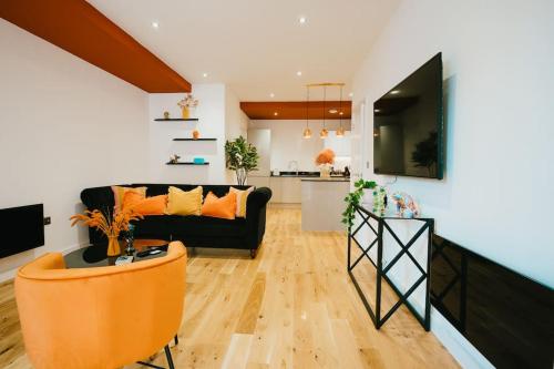 Dawn House; Luxe Townhouse, B'ham JQ