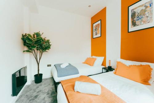 Dawn House - Wyndale Living -Bham JQ 3BR Townhouse - image 5