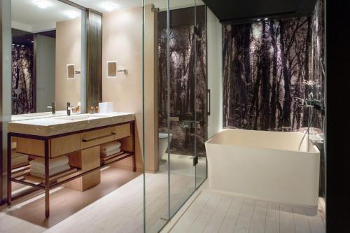 room detail thumbnail 2