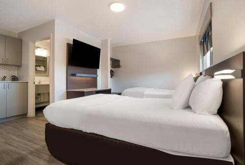 Suburban Extended Stay Hotel Biloxi North Area - image 35