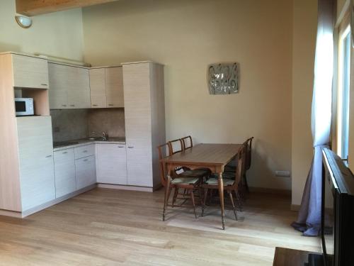 2 bedrooms, 7 beds