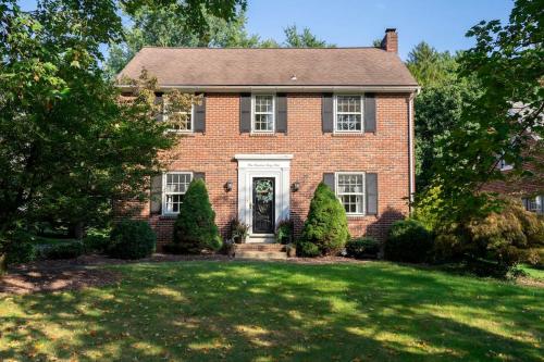 Beautiful fully-furnished Colonial in Millersville