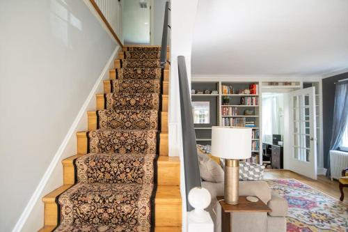 Beautiful fully-furnished Colonial in Millersville in Millersvilla (PA)