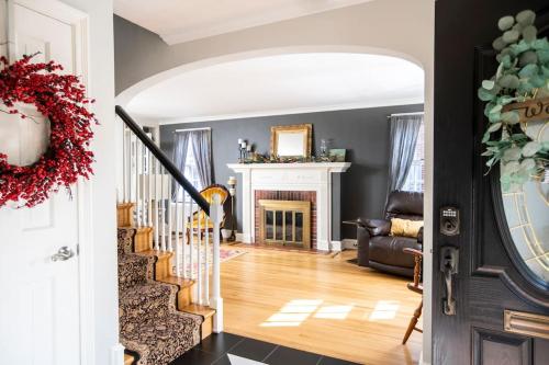 Beautiful fully-furnished Colonial in Millersville in Millersvilla (PA)