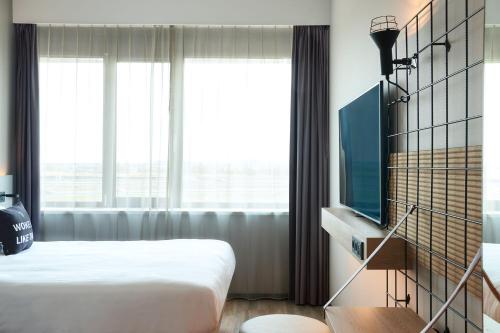 Moxy Amsterdam Schiphol Airport - image 12