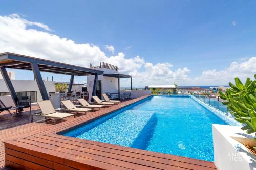 2 Story with SpaTub, Oceanview Roof Pool & Gym Onsite