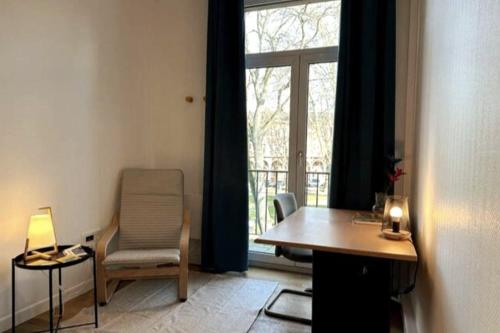 Chambres privées -Private room- dans un spacieux appartement - 100m2 centre proche gare