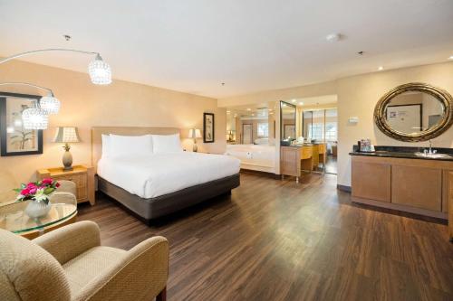 Best Western Plus Las Brisas Hotel Room Type - King Room with Hot Tub - Non-Smoking