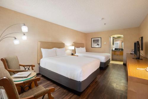 Best Western Plus Las Brisas Hotel Room Type - Queen Room with Two Queen Beds - Non-Smoking