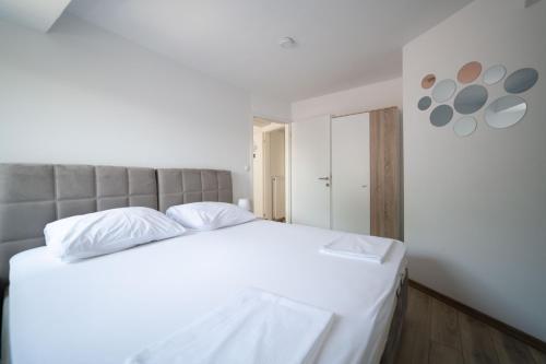 Mary's Apartments - image 11