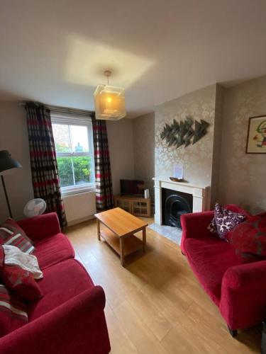 Nice 3 Bedroom House Ealing, Londyn