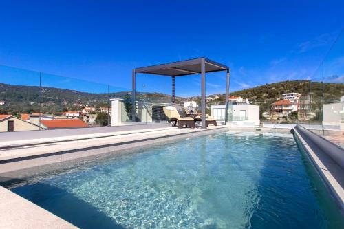 Seafront villa with roofpool, perfect getaway, Vinišće (foto 9)