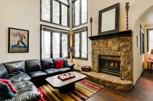 Idyllic Forested Breck Home Hot Tub and Ski Shuttle in Breckenridge, USA