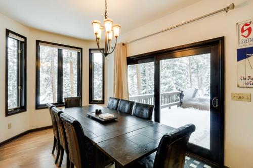 Idyllic Forested Breck Home Hot Tub and Ski Shuttle - image 10