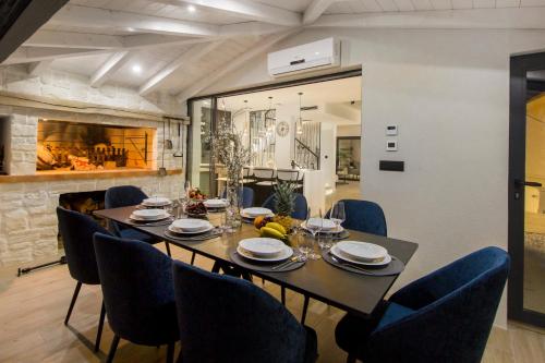 Seafront villa with roofpool, perfect getaway, Vinišće (foto 8)