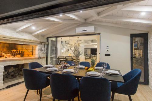 Seafront villa with roofpool, perfect getaway, Vinišće (foto 5)