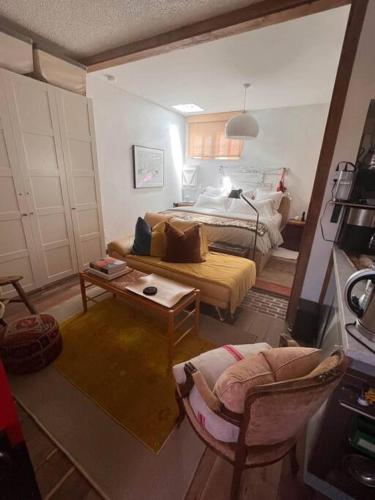Guest Suite 3 Blocks To Ocean Bluffs & Town in Los Angeles, USA