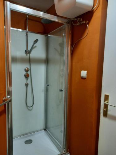 Duša, 1A chambre confortable 02 in Havange