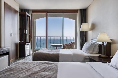 Deluxe Twin Room with Sea View