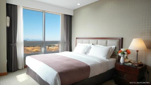 Standard Double Room with Mountain View