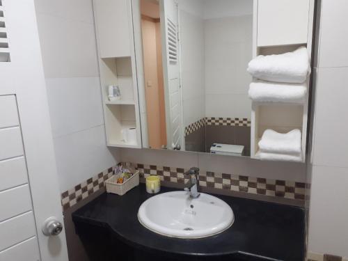 Single room, private bathroom
