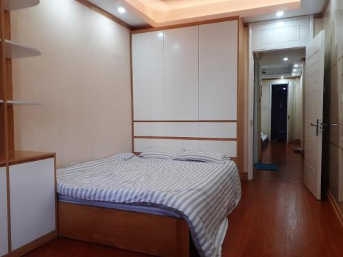 simple 14 nha chung – Hanoi, NY