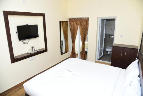 Hotel R Inn in Yercaud