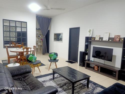 B&B Kuantan - Homestay Izzauni - Bed and Breakfast Kuantan