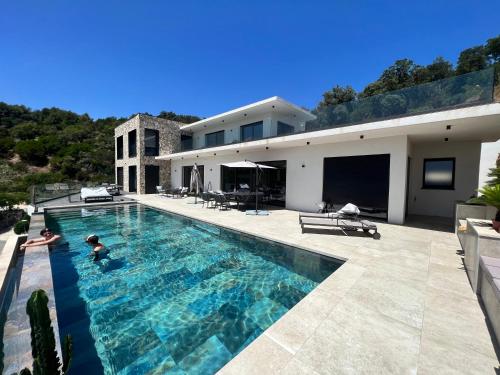 villa vue mer « golf St Tropez » les issambres