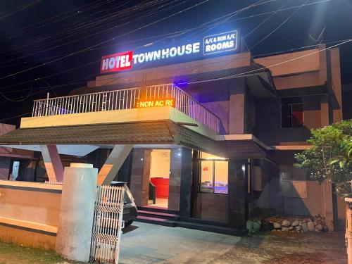 Hotel Sunday - Townhouse Club Airport Trivandrum