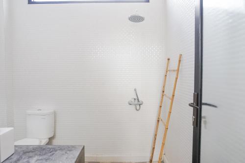 One-Bedroom Apartment image 3