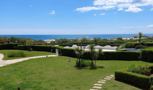 VUE MER 50 m plage du couchant 1er ligne Piscine Parking