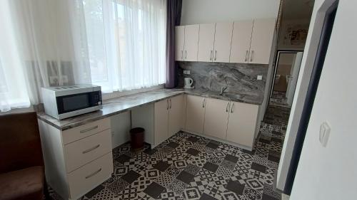 2 bedrooms, 5 beds