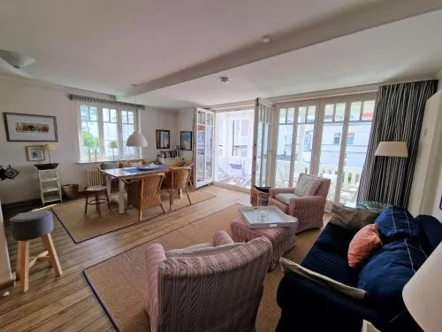 Strandvillen Binz - Ferienwohnung mit 2 Schlafzimmern und Balkon AH-720 in Binz, Deutschland