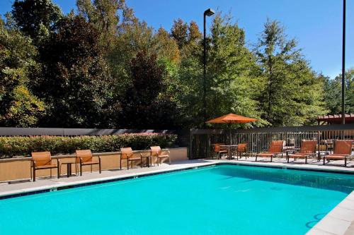 Swimming pool, Courtyard by Marriott Atlanta Airport West in Sandtown-Southeastern Atlanta