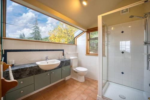 Stunning Lake Views - image 4