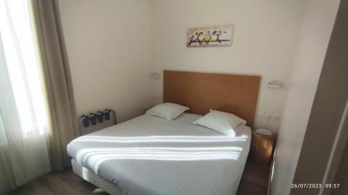 Hotel Des Arts - image 7