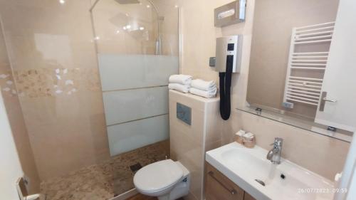 Hotel Des Arts - image 5