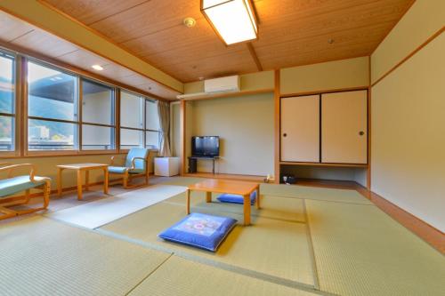 Standard Japanese-Style Room - Shared Bathroom - Annex