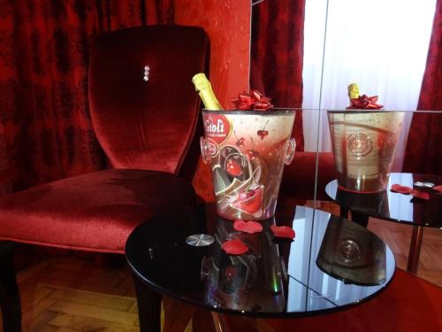 Amour Rouge Suite (Adults Only)
