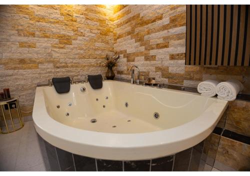 Suites Aix la Chapelle, Exclusive Apartments, Wellness and more, Aachen City