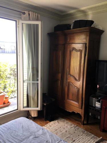 Paris 2 bedrooms chic apartment 18th district, Paryż (zdjęcie 5)