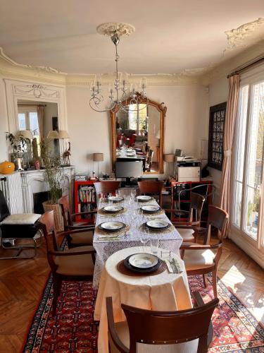 Paris 2 bedrooms chic apartment 18th district, Paryż (zdjęcie 6)