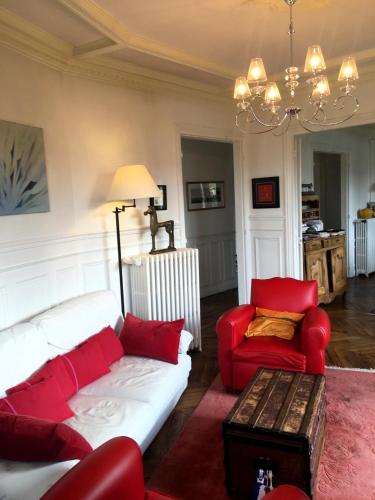Paris 2 bedrooms chic apartment 18th district, Paryż (zdjęcie 7)