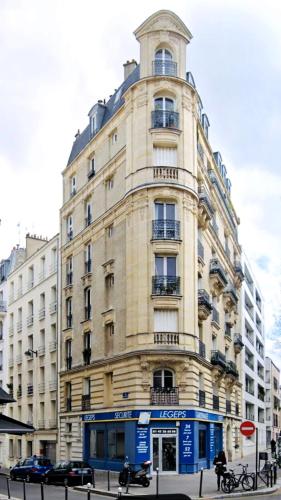 Paris 2 bedrooms chic apartment 18th district, Paryż (zdjęcie 9)