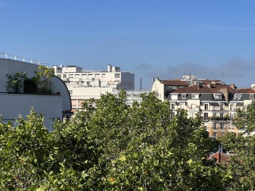 Paris 2 bedrooms chic apartment 18th district, Paryż (zdjęcie 10)