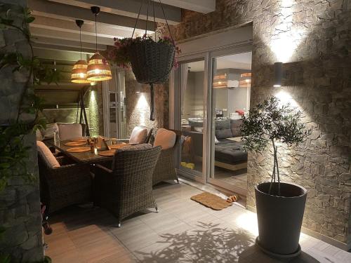 Villa ELi - Luxury Nature Getaway - Strategically located for Beach Exploration - Onsite Power for Electric Vehicle, Fourka (foto 4)